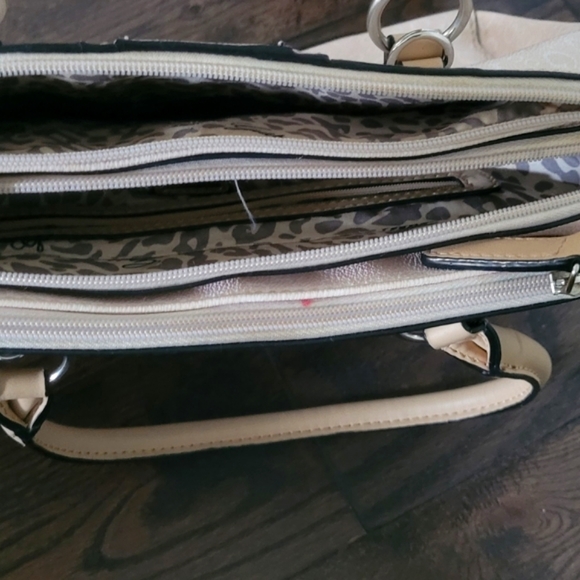 Guess - Picture 8 of 16